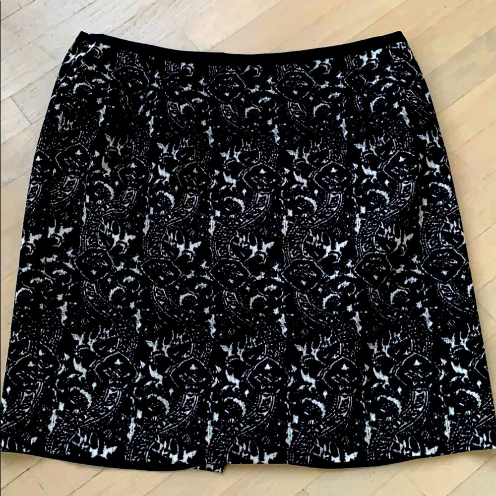 GORGEOUS TALBOTS BLACK/IVORY TAILORED SKIRT❤️
